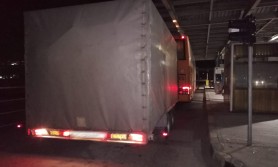 FOTO // Un șofer a vrut să ajungă în Moldova cu o remorcă ce avea numere de înmatriculare false